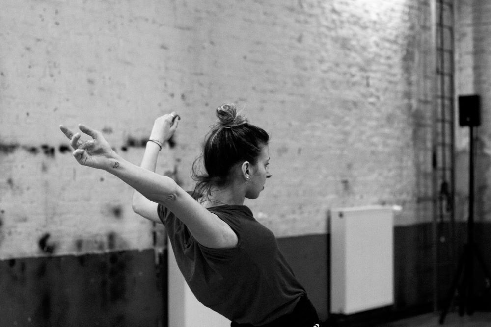 Ballet de Danse Physique Contemporaine Romane Petit | DANSEUSE